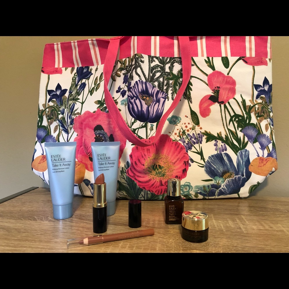 BNWT 7-piece summer Estee Lauder set